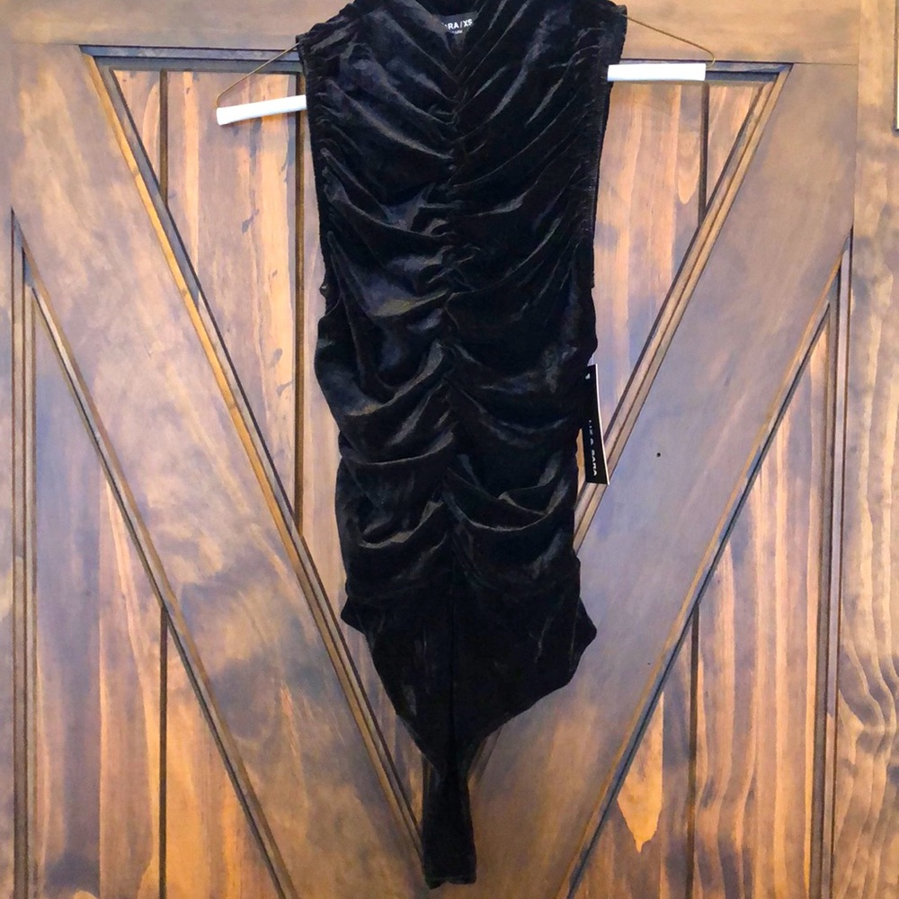 NWT LIZ&SARA VELVET BODYSUIT